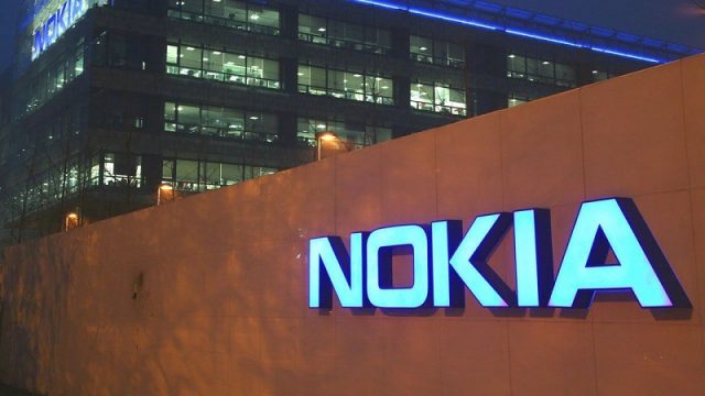 Nokia çöküşte! Nokia çöküşte!