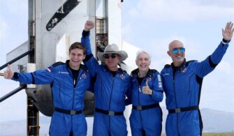 Amazon Kurucusu Jeff Bezos İlk Uzay Uçuşunu Gerçekleştirdi