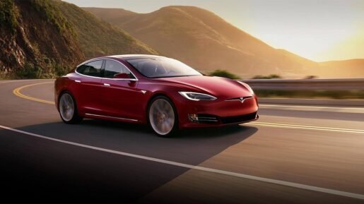 Tesla Mobil Uygulaması Çöktü: Araçlar Çalıştırılamadı